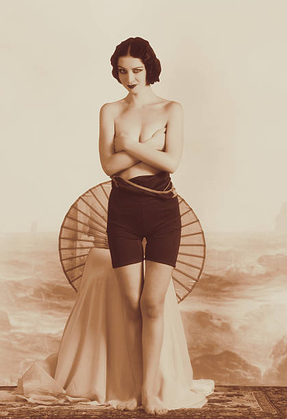 istock Flapper girl.Art Deco style. 180726637