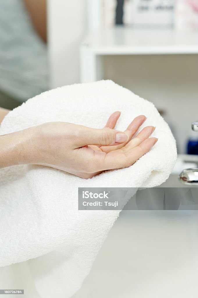 Czyszczenia rąk z ręczników - Zbiór zdjęć royalty-free (Ręcznik - Wytworzony przedmiot)