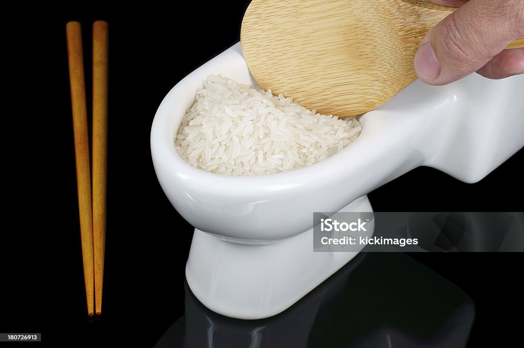 ハンド保持ベラを、トイレの便器の米 - お手洗いのロイヤリティフリーストックフォト