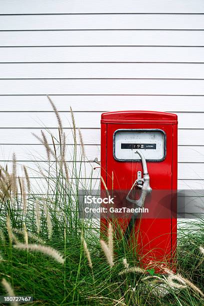 Bomba De Gasolina Foto de stock y más banco de imágenes de Blanco - Color - Blanco - Color, Bomba de petróleo, Coche