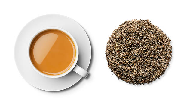 tasse englischen frühstück, tee und blätter über dem kopf - english breakfast tea stock-fotos und bilder