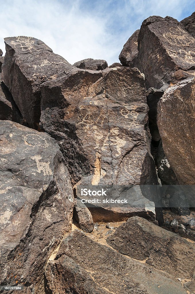 Petróglifos de basalto de Petroglyph National Monument, Albuquerq - Foto de stock de Basalto royalty-free