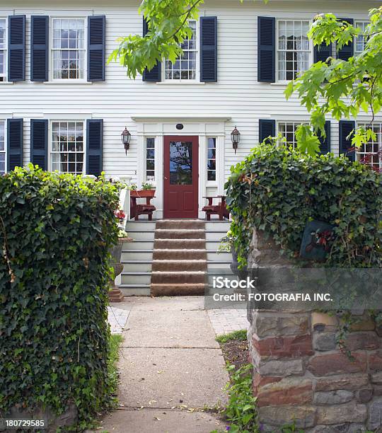 Foto de Tradicional Branco e mais fotos de stock de Casa - Casa, Colonial, EUA