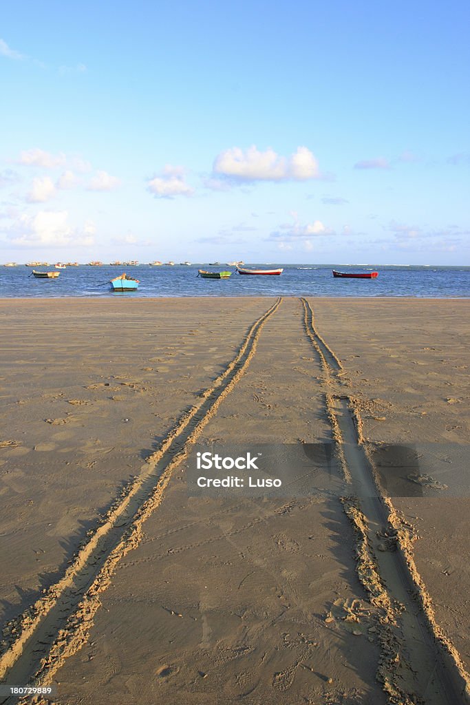 Barcos de pesca na praia Tropical (Brasil - Foto de stock de Aposentadoria royalty-free
