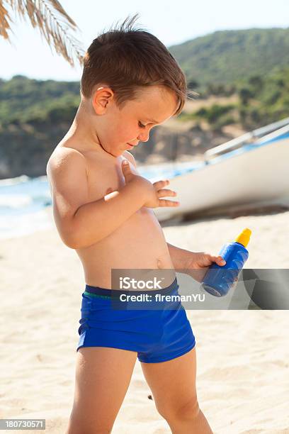 Sun Protecção - Fotografias de stock e mais imagens de Ao Ar Livre - Ao Ar Livre, Apanhar Sol, Areia