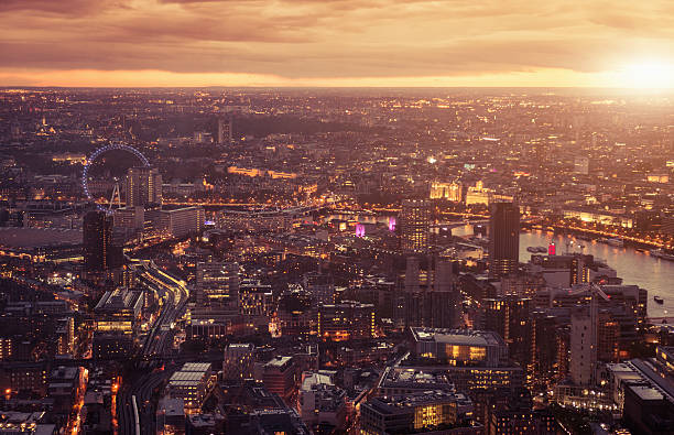 夕暮れ時のロンドンの空からの眺め - london england thames river millennium wheel aerial view ストックフォトと画像