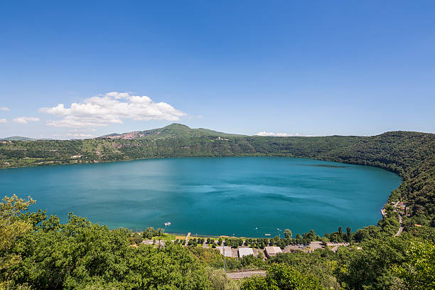 lake albano, castelli romani lazio, italien - lazio stock-fotos und bilder