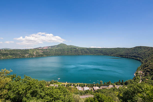 lac albano, castelli'romani lazio, italie - lazio photos et images de collection