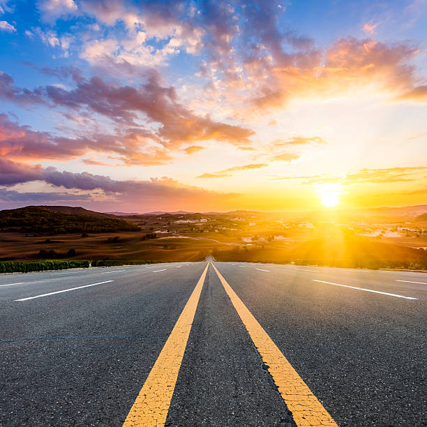 istock Country Highway to sunset 180733192