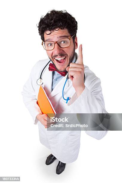 Lustiger Männlichen Arzt Hält Buch Stockfoto und mehr Bilder von Arzt - Arzt, Ausrüstung und Geräte, Bizarr