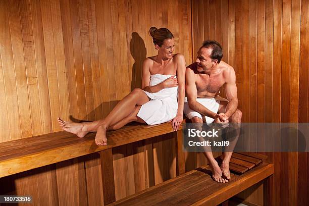Casal Na Sauna - Fotografias de stock e mais imagens de Sauna - Sauna, Casal de Meia Idade, Homens