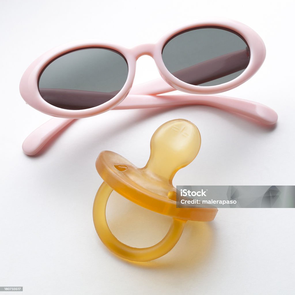 Sonnenbrillen für Babys und Schnuller. - Lizenzfrei Isoliert Stock-Foto