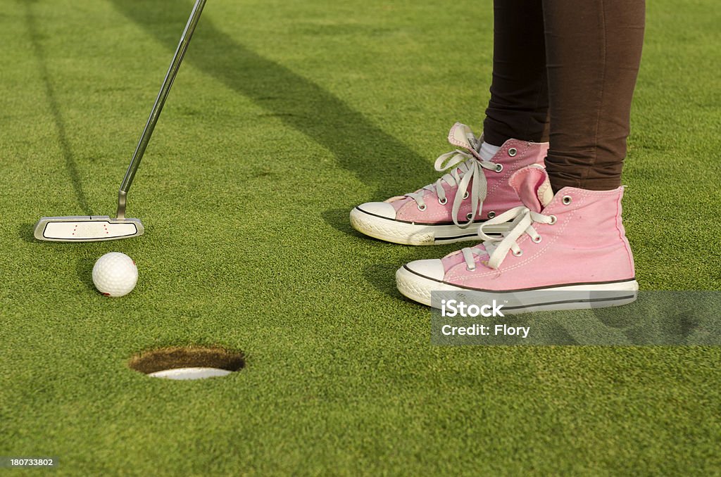Войти с гольф-клуб молодой девушки - Стоковые фото Ребёнок роялти-фри