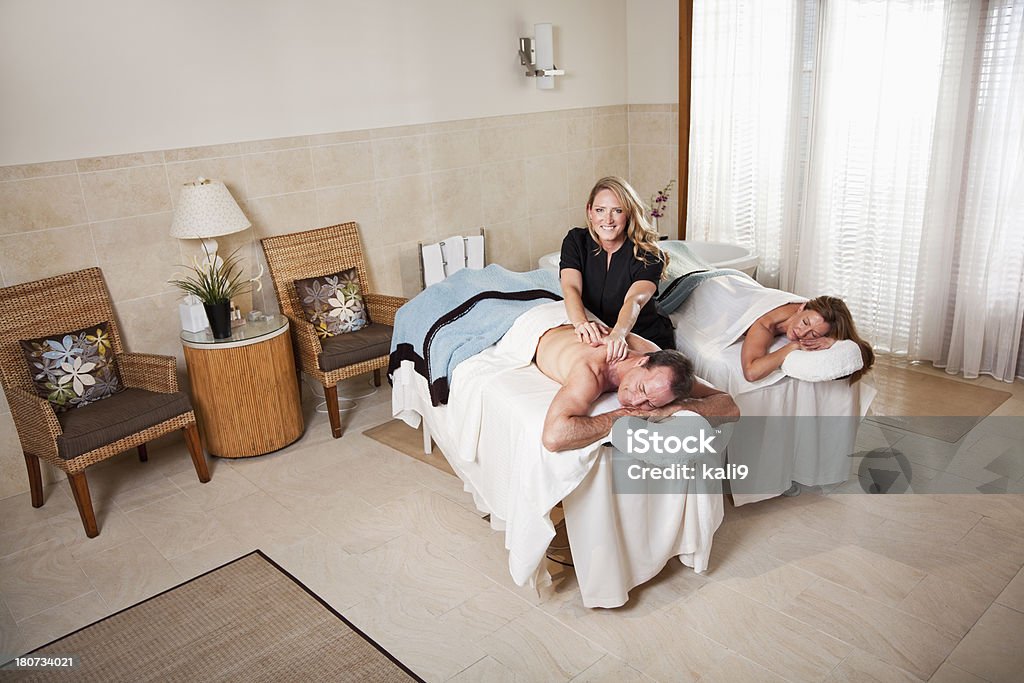 Inspiration sætte ild følgeslutning Mature Couple At Spa With Massage Therapist Stock Photo - Download Image  Now - 30-39 Years, 40-49 Years, 45-49 Years - iStock