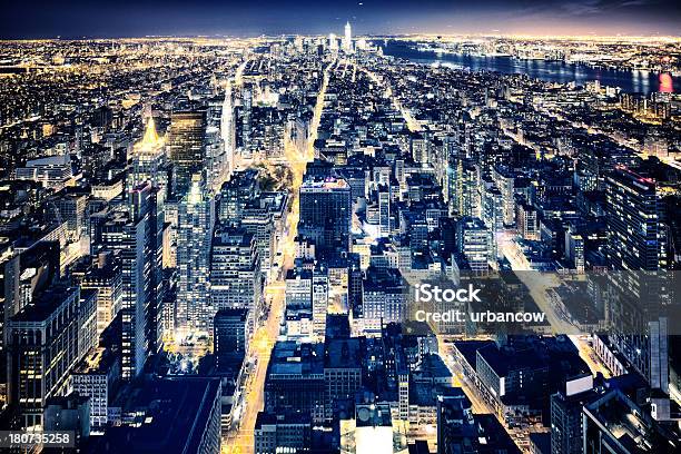 Skyline Di New York Di Notte - Fotografie stock e altre immagini di Acqua - Acqua, Affari, Ambientazione esterna