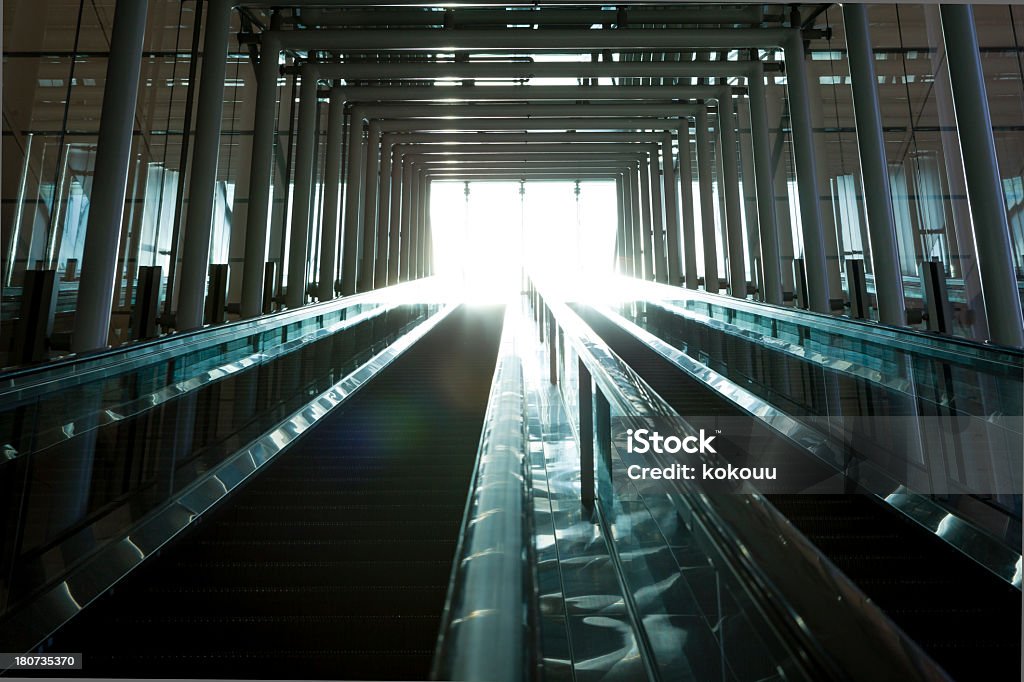 Escalera de caracol que conduce a otro lado de la luz - Foto de stock de Asia Sudoriental libre de derechos