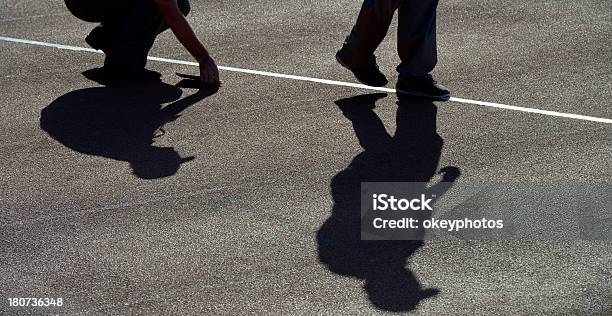 Sombras De Dos Hombres Foto de stock y más banco de imágenes de Actividad - Actividad, Adulto, Aire libre