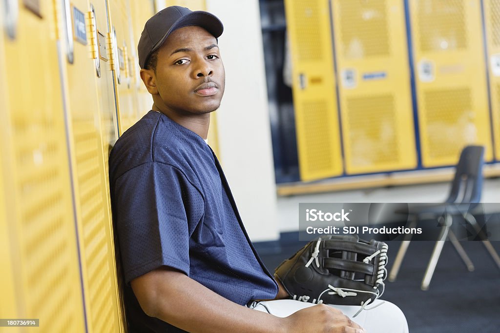 High school baseball Dzban na Ławka w szatni - Zbiór zdjęć royalty-free (Baseball)