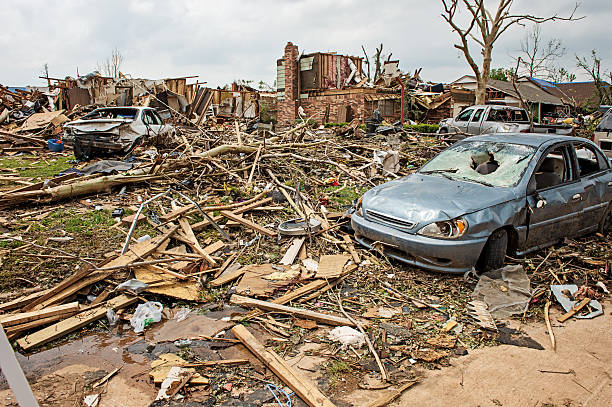 localização do tornado - tornado ruined oklahoma environmental damage imagens e fotografias de stock