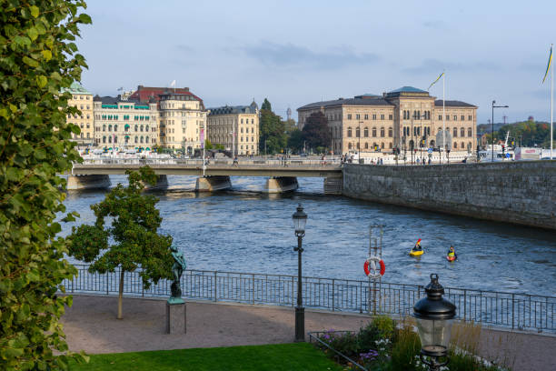 stockholm, suède : vue du pont norrbro au musée national - norrbro photos et images de collection