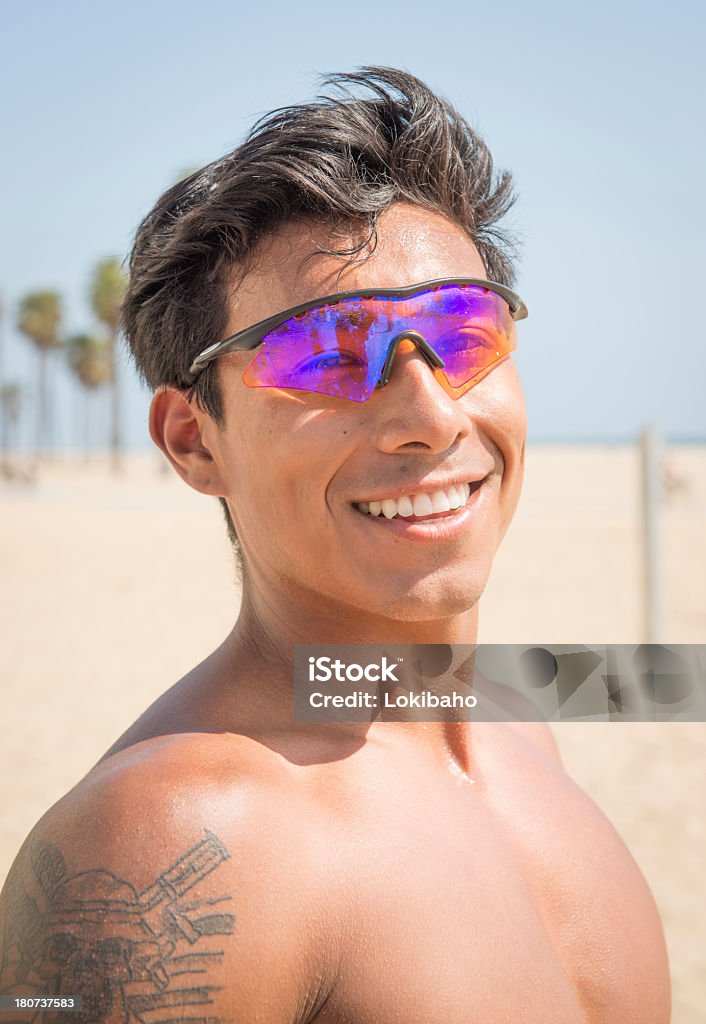 Портрет мужчины на пляже - Стоковые фото LypseLA2013 роялти-фри