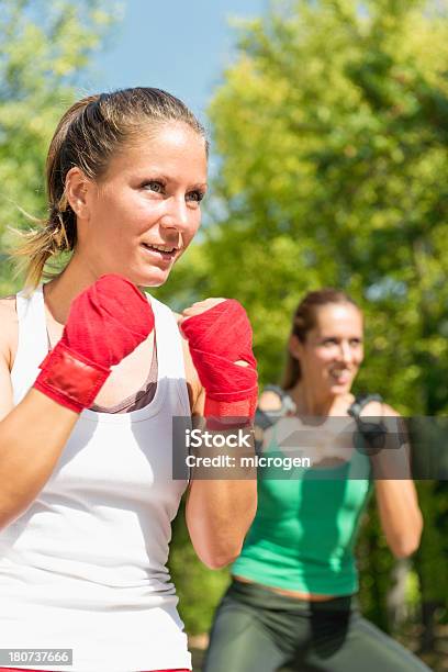 Foto de Taebo Meninas e mais fotos de stock de Boxe - Esporte - Boxe - Esporte, Exterior, Mulheres