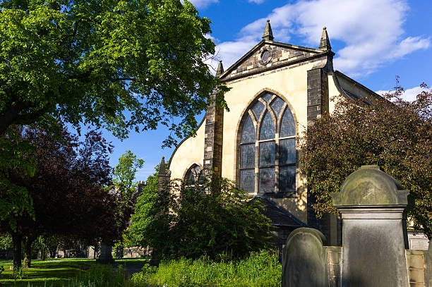 шотландия - greyfriars church стоковые фото и изображения