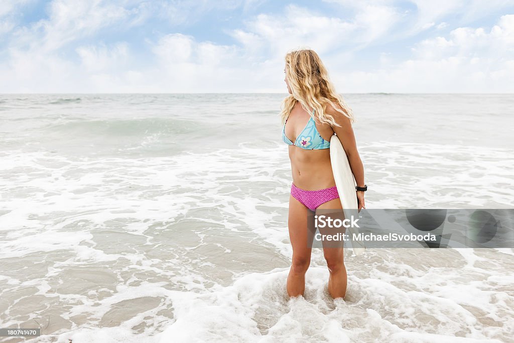 Blonde Rapariga surfista - Royalty-free Adolescente Foto de stock