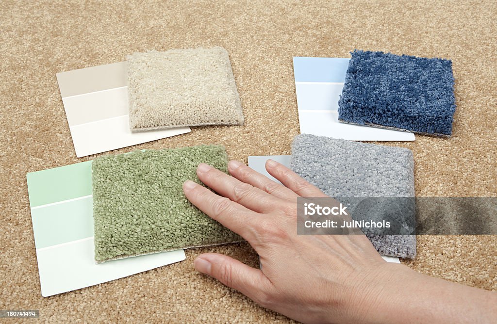 Scelta di campioni e campioni di colore di un tappeto - Foto stock royalty-free di Affari