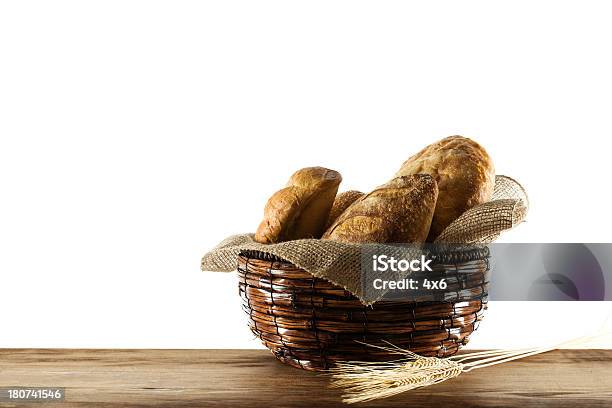 Korb Mit Brot Stockfoto und mehr Bilder von Bagel - Bagel, Bildkomposition und Technik, Braun