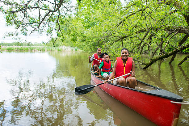 istock Family Canoe Trip 180741942