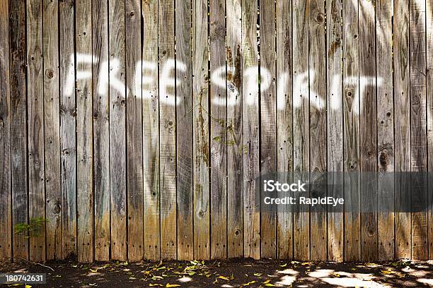 Free Spirit Говорит Grafffiti На Старый Деревянный Забор Hippies Правило — стоковые фотографии и другие картинки 1960-1969