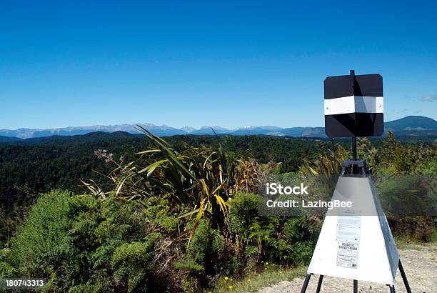 Trig Punto Espero Cerca De Brida Glenhope Tasmania Nueva Zelanda Foto de stock y más banco de imágenes de Nueva Zelanda