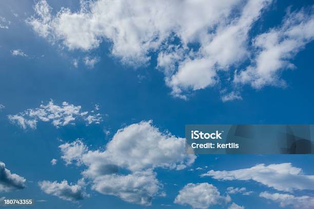 Blue Sky - zdjęcia stockowe i więcej obrazów Aspiracje - Aspiracje, Bezchmurne niebo, Biały