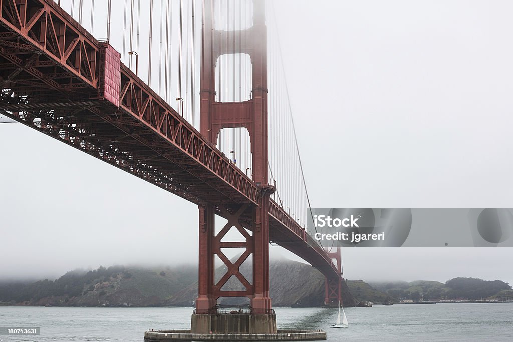 Die Golden Gate Bridge in Kalifornien auf einem nebeligen Tag - Lizenzfrei Abenddämmerung Stock-Foto