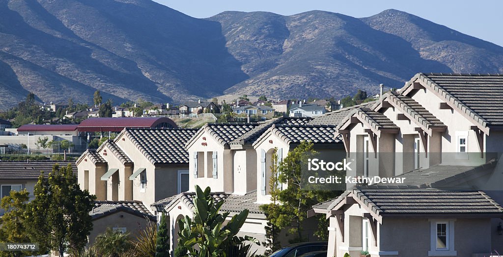 Quartiere Stucco casa esterni - Foto stock royalty-free di Ambientazione esterna