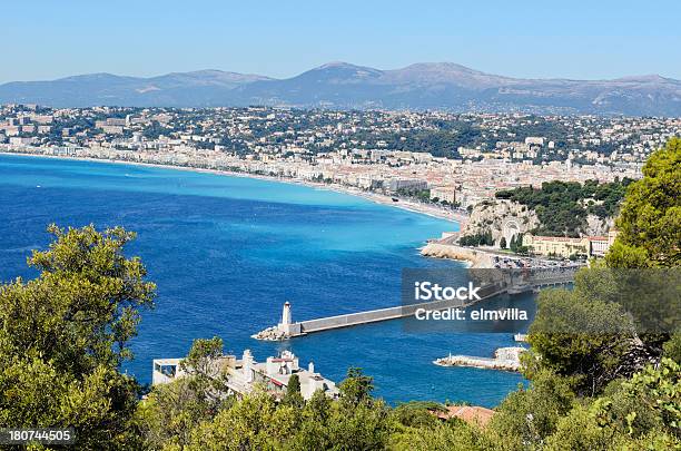 Panorama Of Nice Порт И Пляж — стоковые фотографии и другие картинки Английская набережная - Английская набережная, Без людей, Береговая линия