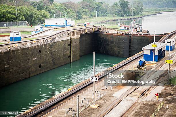 Foto de Primeiro Portão Do Canal Do Panamá De Trava Do Lago Gatún e mais fotos de stock de Canal do Panamá