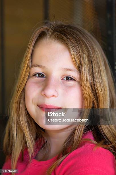 Retrato De La Niña Foto de stock y más banco de imágenes de 10-11 años - 10-11 años, 8-9 años, Actividades recreativas