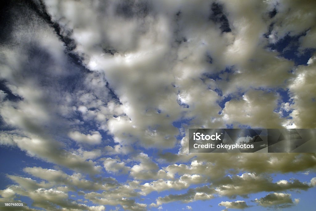 Chmury - Zbiór zdjęć royalty-free (Bez ludzi)