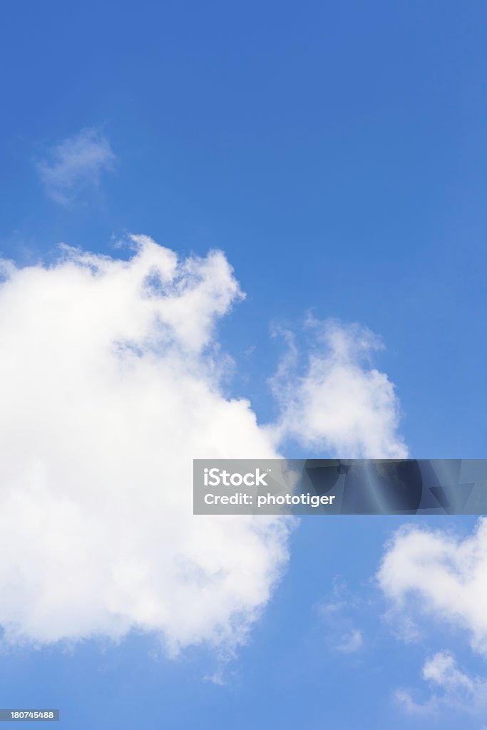 Céu azul e nuvens - Foto de stock de Azul royalty-free