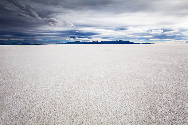 salar de uyuni bolivien - salar stock-fotos und bilder