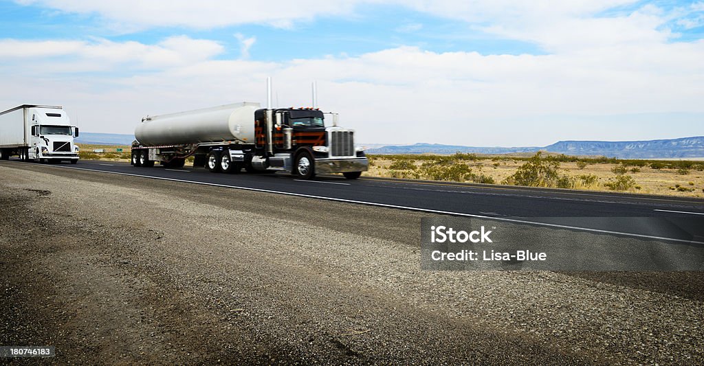트럭 운전을 규율하는 애니조나 Interstate - 로열티 프리 0명 스톡 사진