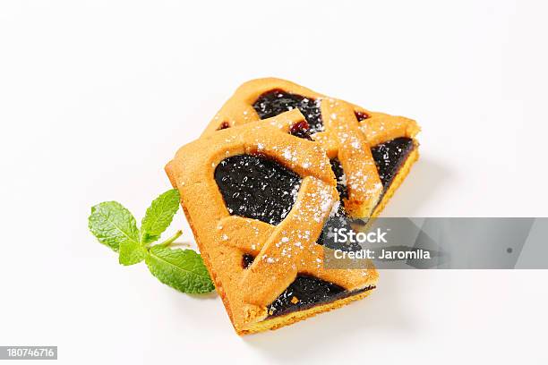 Foto de Peças De Crostata No Fundo Branco e mais fotos de stock de Amora-preta - Amora-preta, Assado no Forno, Baga - Fruta