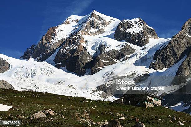 Rifugio Elisabetta In Courmayeur Italia - Fotografie stock e altre immagini di Albergo - Albergo, Alpi, Ambientazione esterna