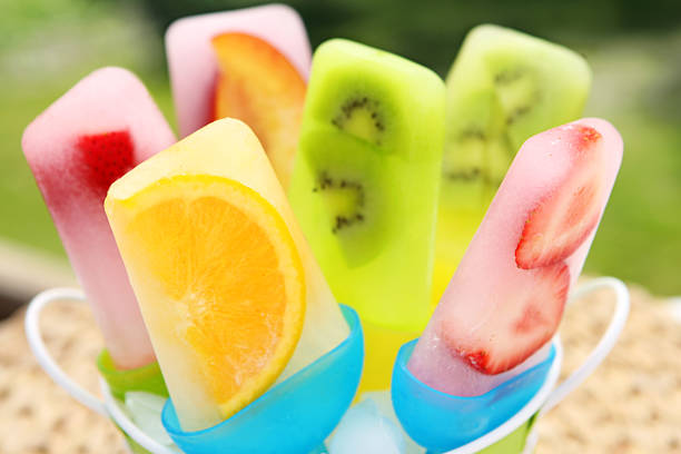 Colorful popsicles with fruit slices in ice bucket popsicles flavored ice photos stock pictures, royalty-free photos & images