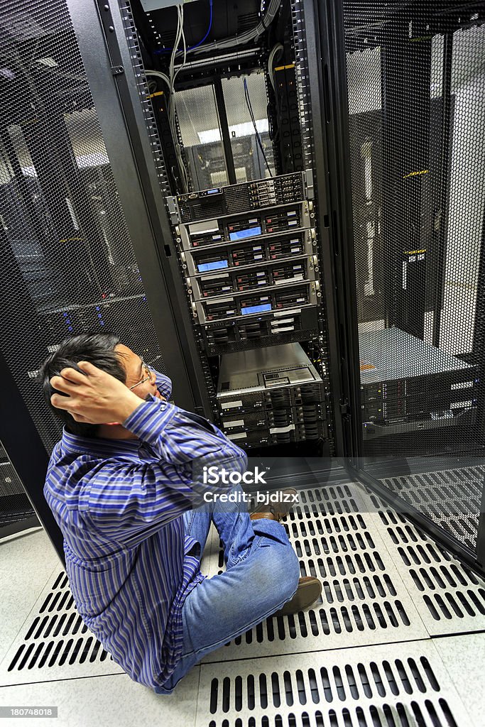 Sistema não situação na sala do servidor de rede - Foto de stock de Dados royalty-free