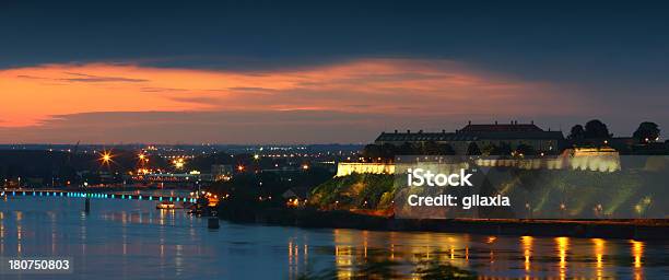 Petrovaradin Fortaleza Foto de stock y más banco de imágenes de Aire libre - Aire libre, Anochecer, Arquitectura