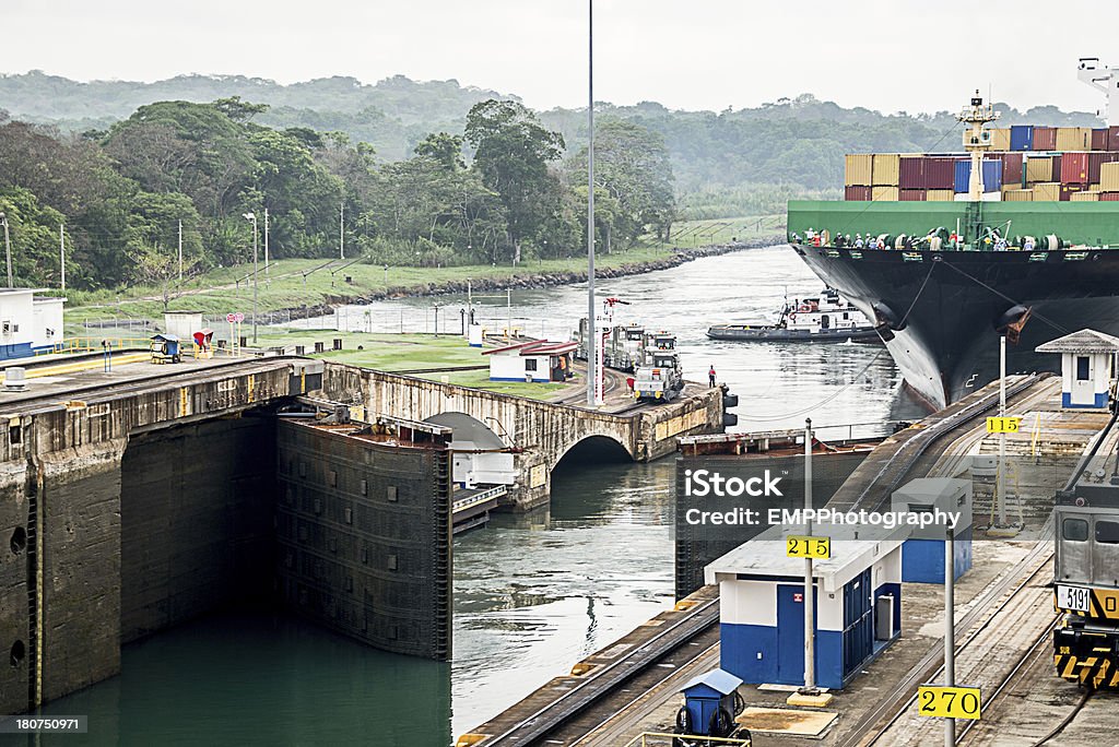 オー��プニングにパナマ運河ゲート - パナマ運河のロイヤリティフリーストックフォト