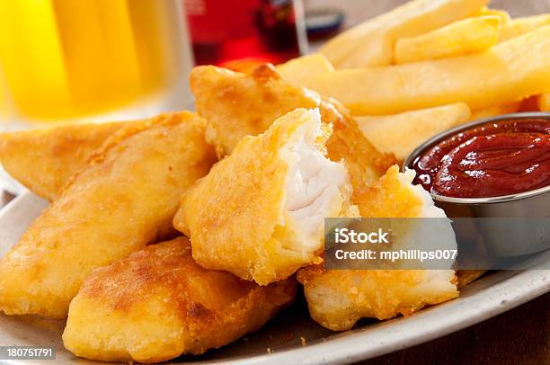 Fish And Chips Stockfoto und mehr Bilder von Frittiert - Frittiert, Fisch, Kabeljau